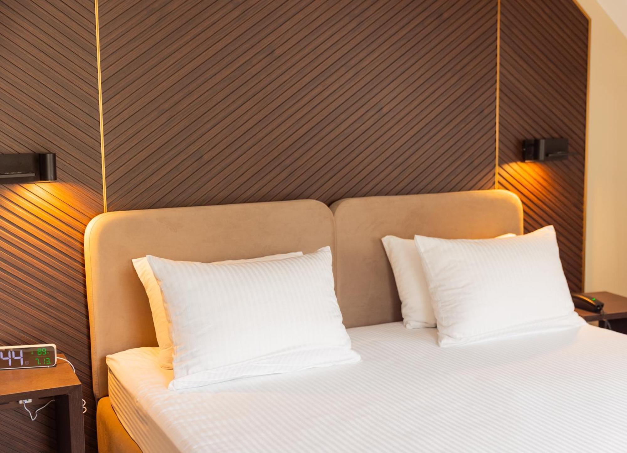 Park Hotel Bristol Ужгород Екстериор снимка